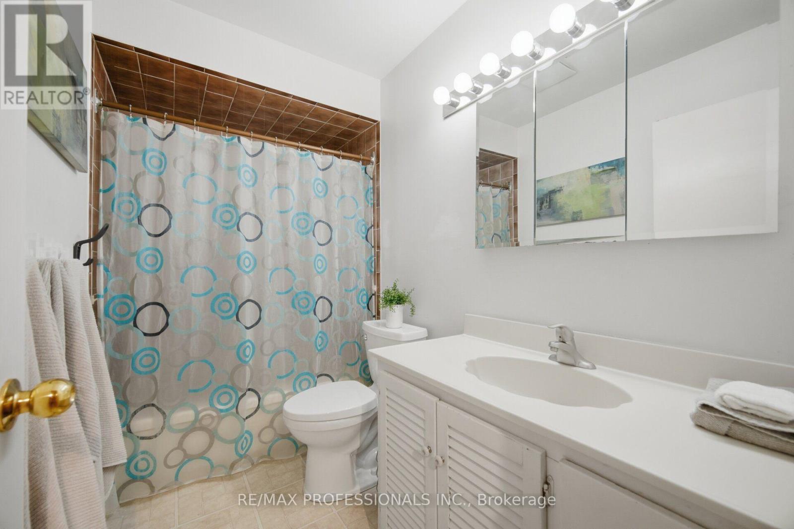 #94 65 OLD BURNHAMTHORPE ROAD - 31
