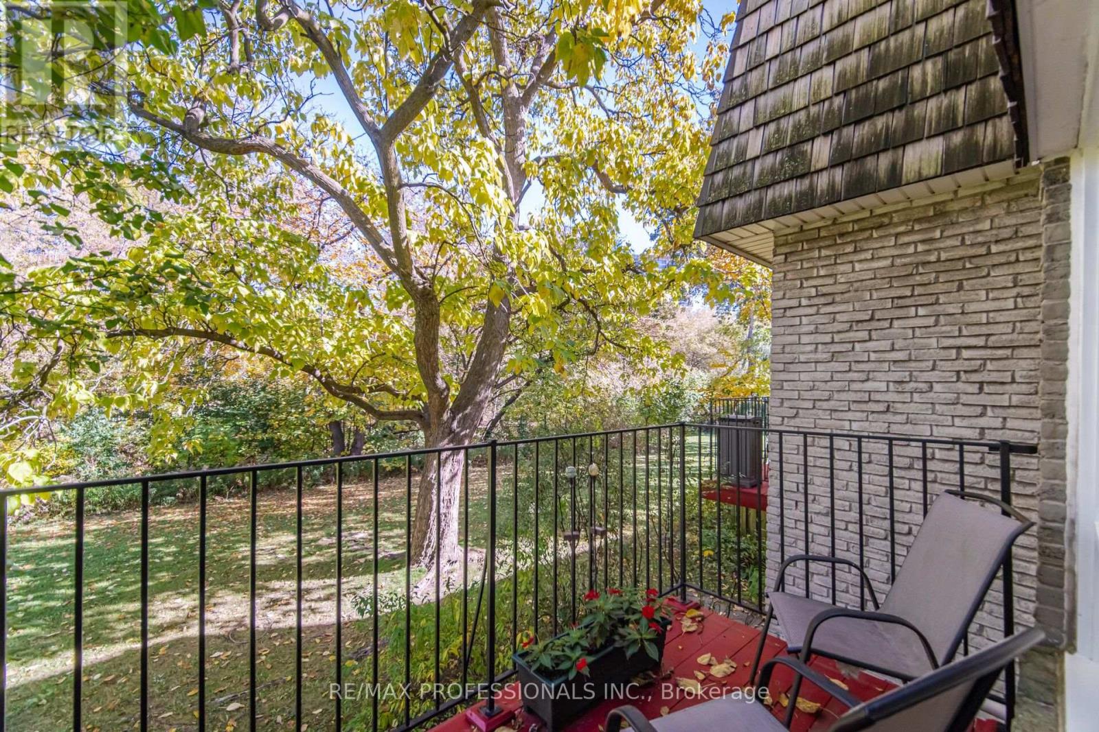 #94 65 OLD BURNHAMTHORPE ROAD - 18