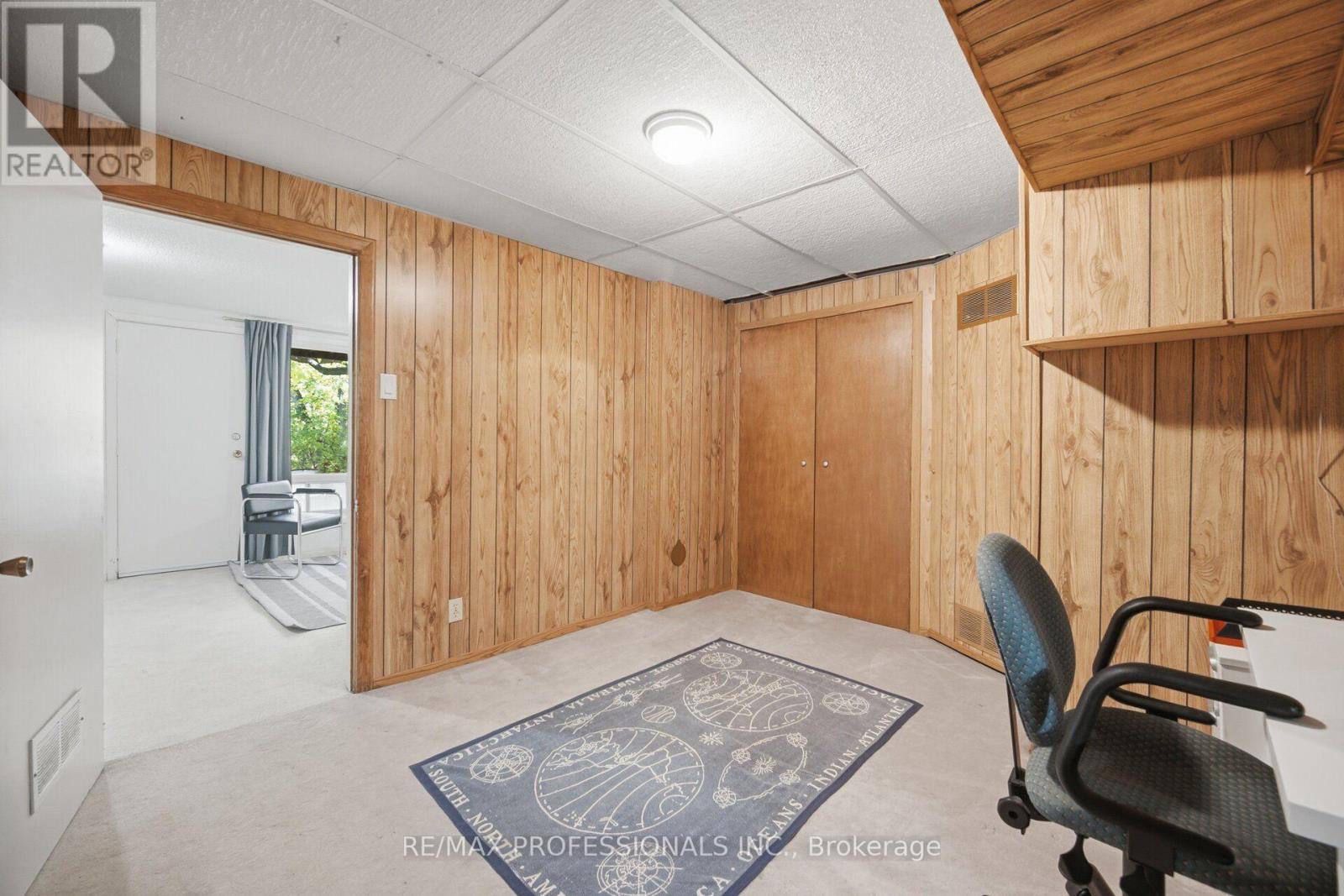 #94 65 OLD BURNHAMTHORPE ROAD - 36