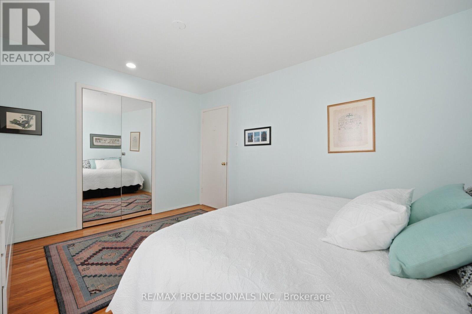 #94 65 OLD BURNHAMTHORPE ROAD - 25