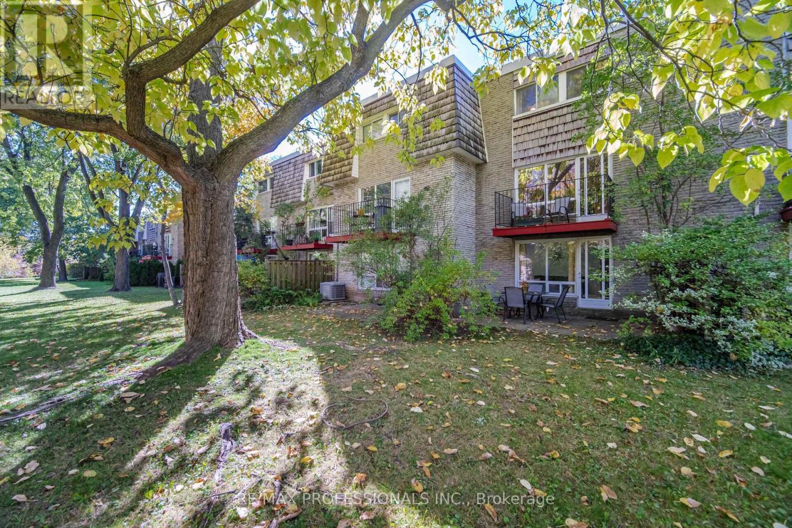#94 65 OLD BURNHAMTHORPE ROAD - 43