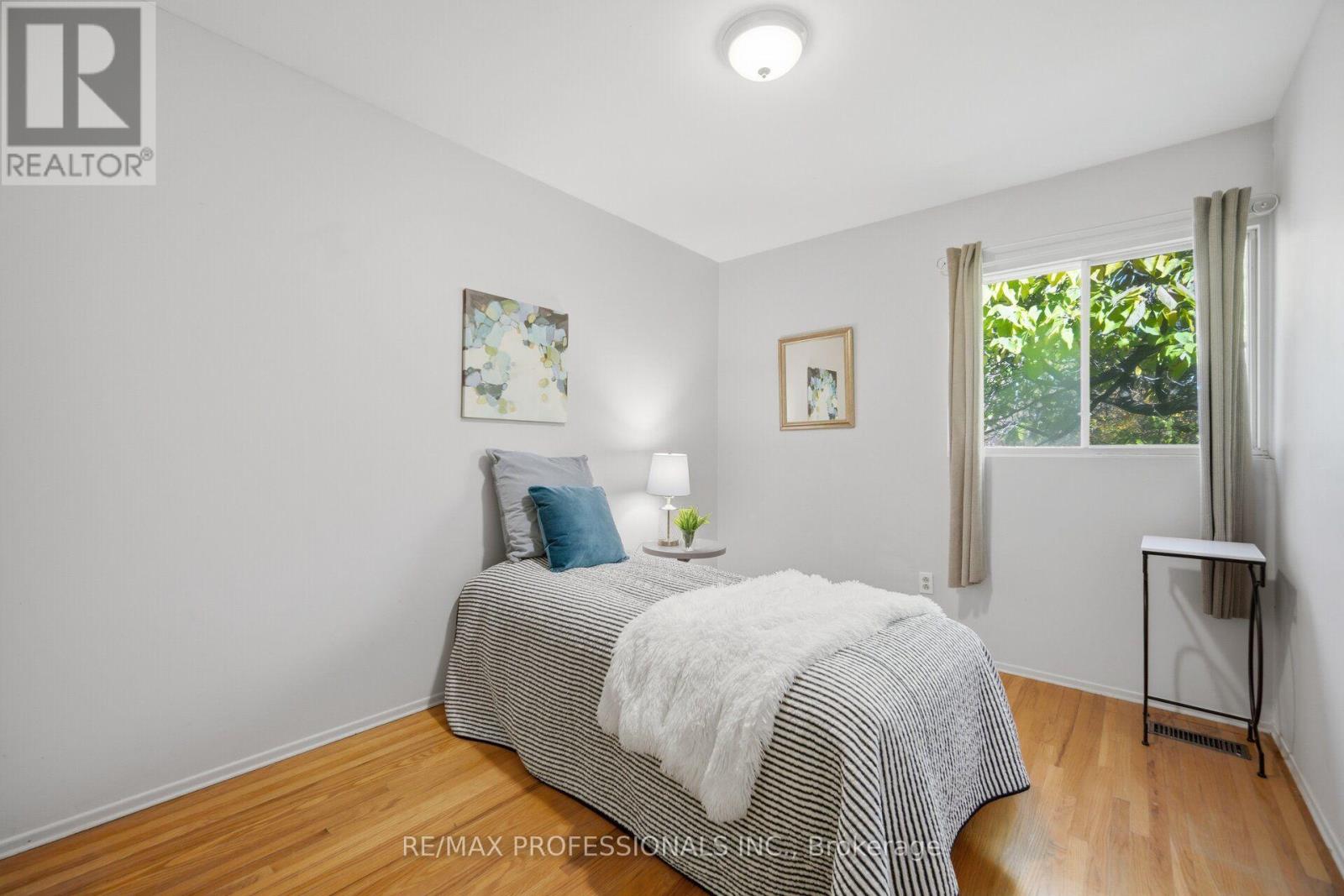 #94 65 OLD BURNHAMTHORPE ROAD - 29