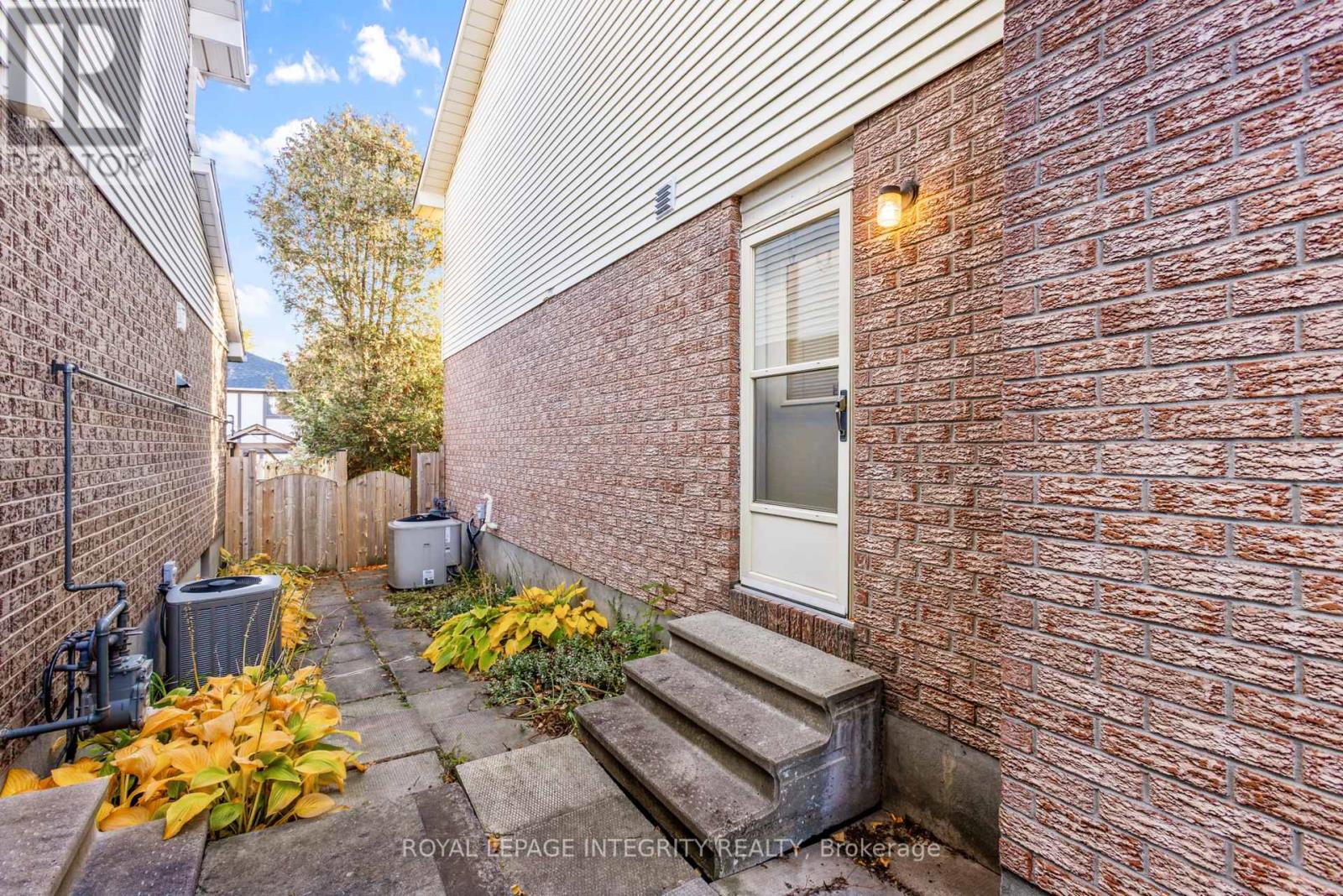 Multiple side entrances for convenient access
