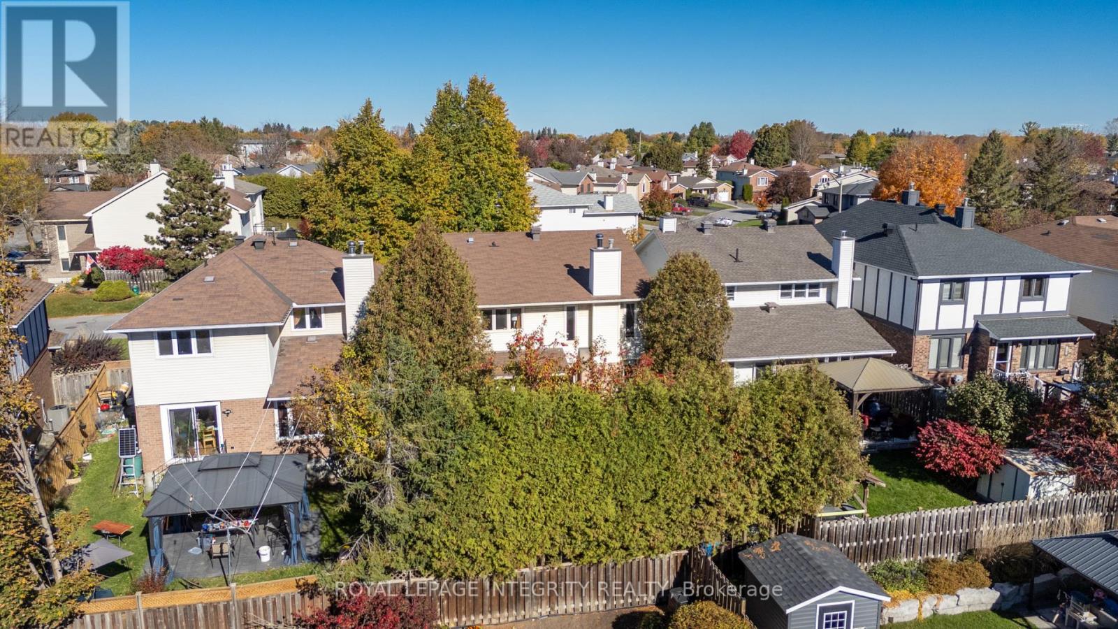 Tall trees and hedges for maximum privacy