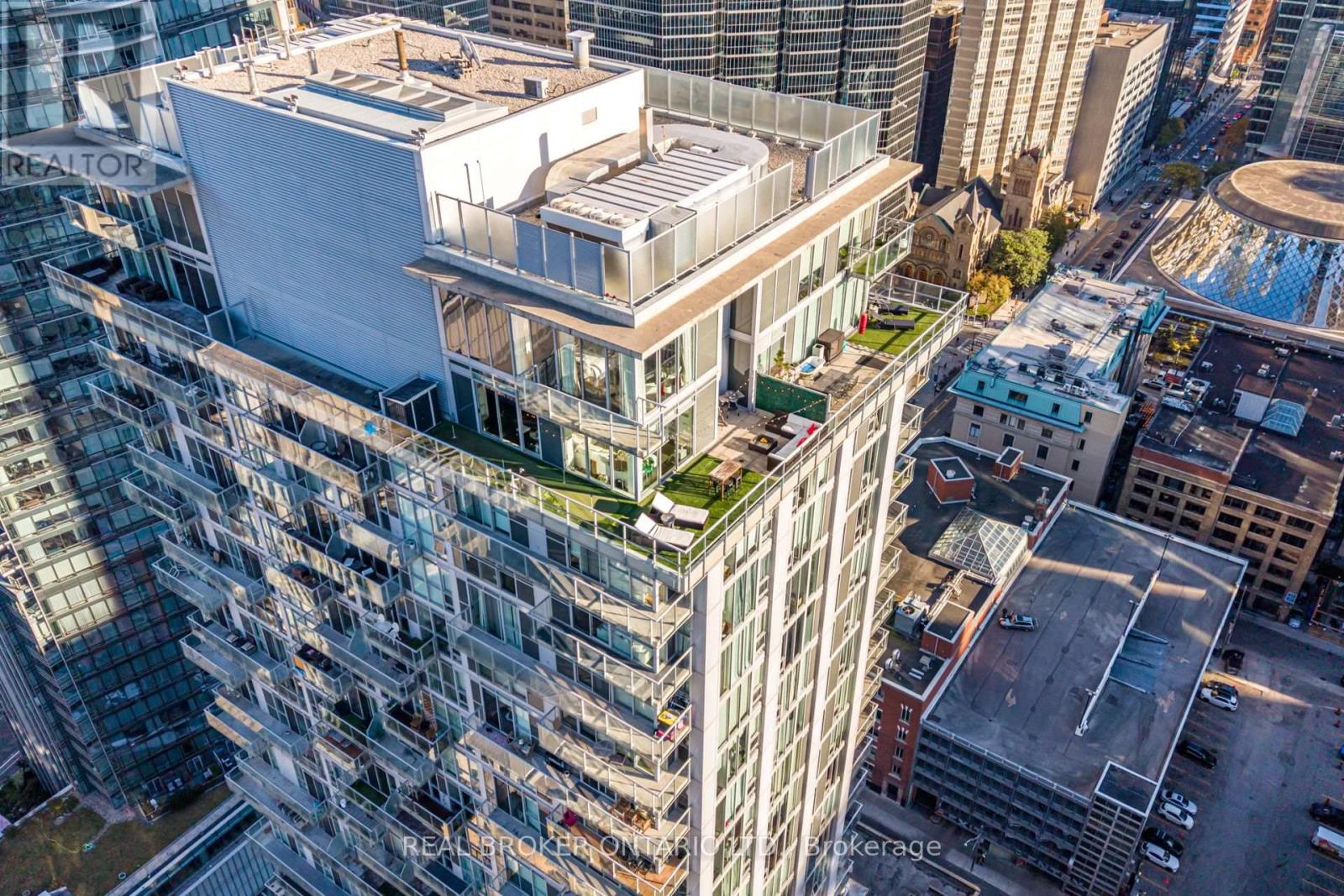 PH02- 126 Simcoe Street, Toronto, ON photo 2
