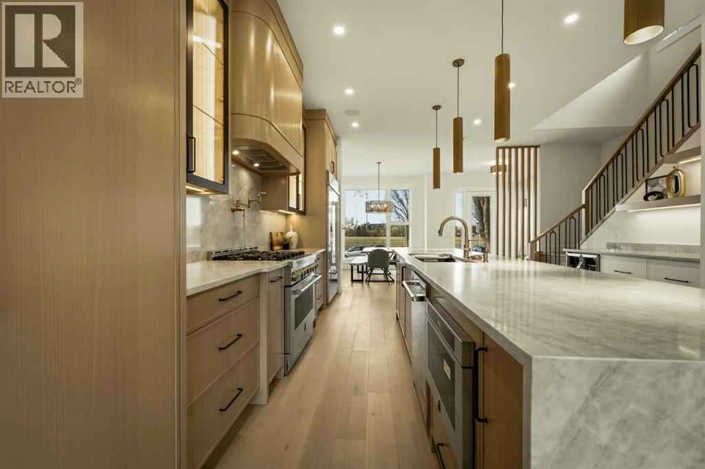 5014 22 Street SW photo 8