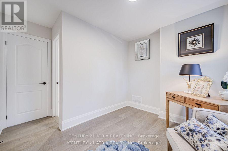 33 Sir Brandiles Place, Markham, ON photo 14