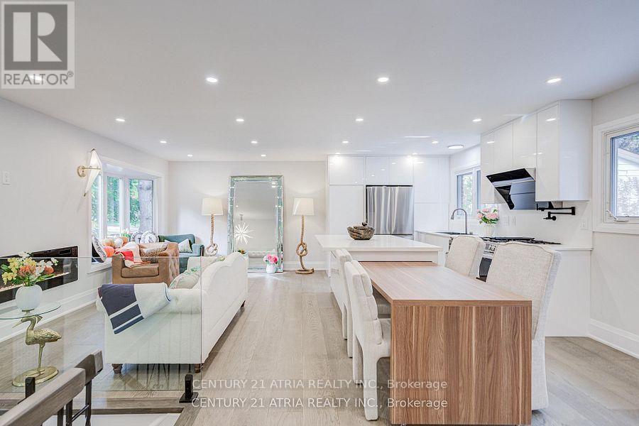 33 SIR BRANDILES PLACE, Markham (Markham Village) — photo 3