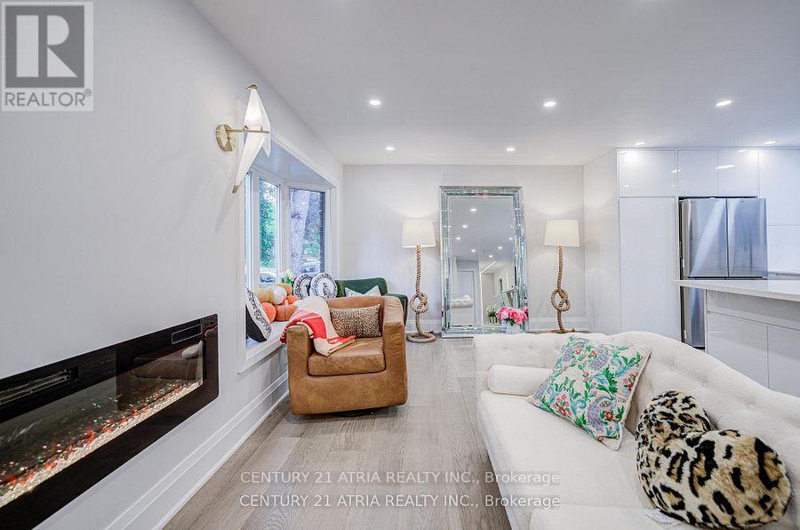33 SIR BRANDILES PLACE, Markham (Markham Village) — photo 7