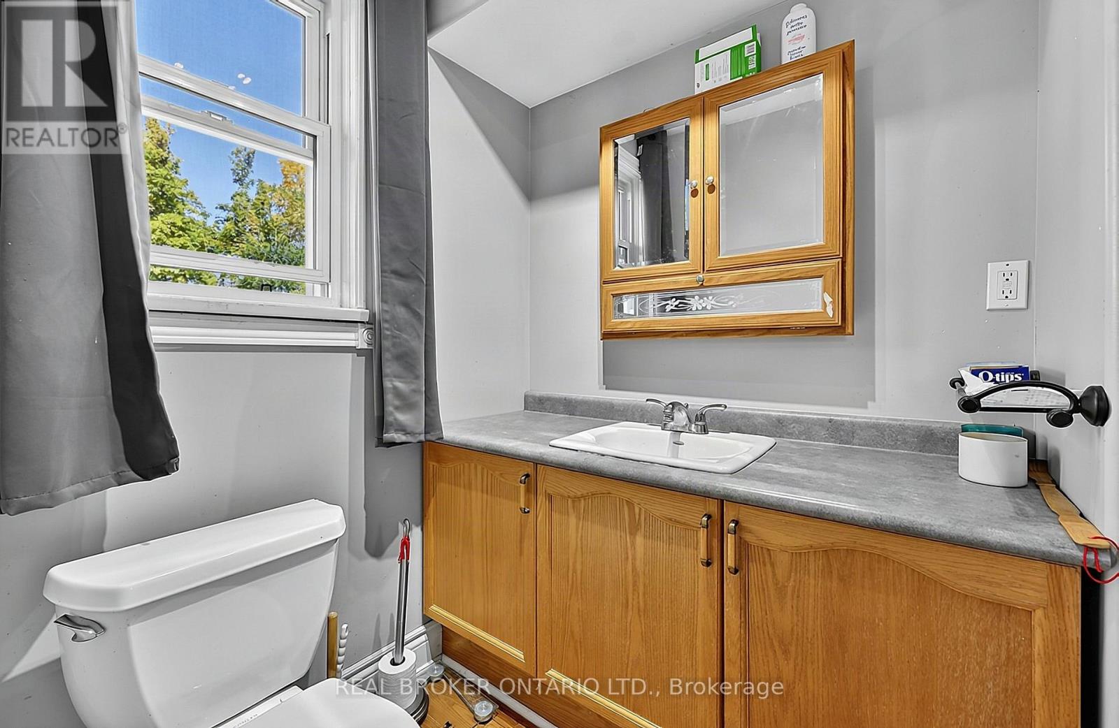 42 Donald Street, Barrie, ON photo 13