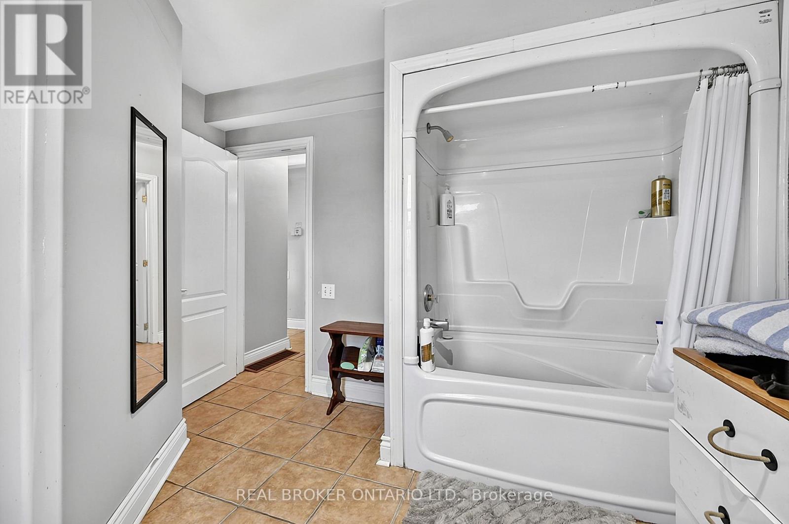 42 Donald Street, Barrie, ON photo 15