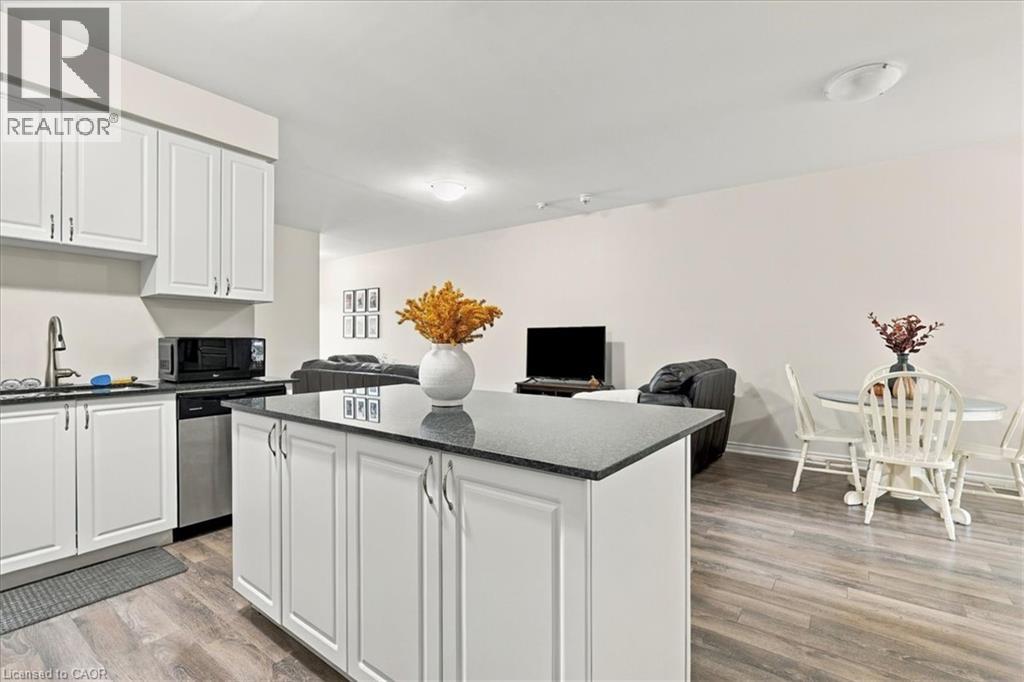 908 APPLE HILL Lane, Kitchener — photo 4