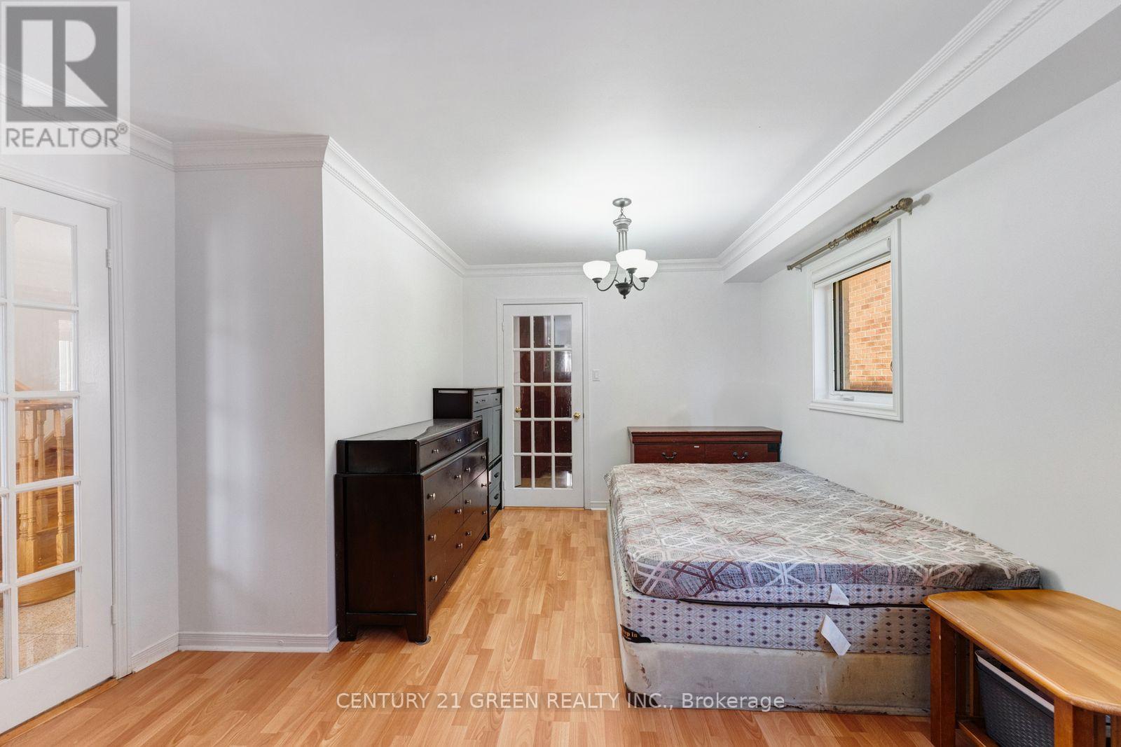 215 KINGKNOLL DRIVE - 13