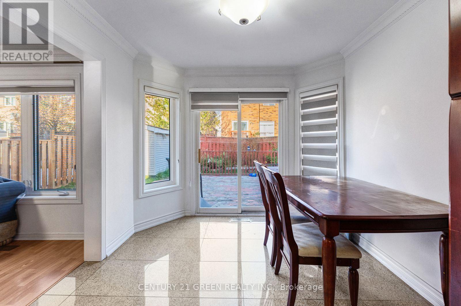 215 KINGKNOLL DRIVE - 18