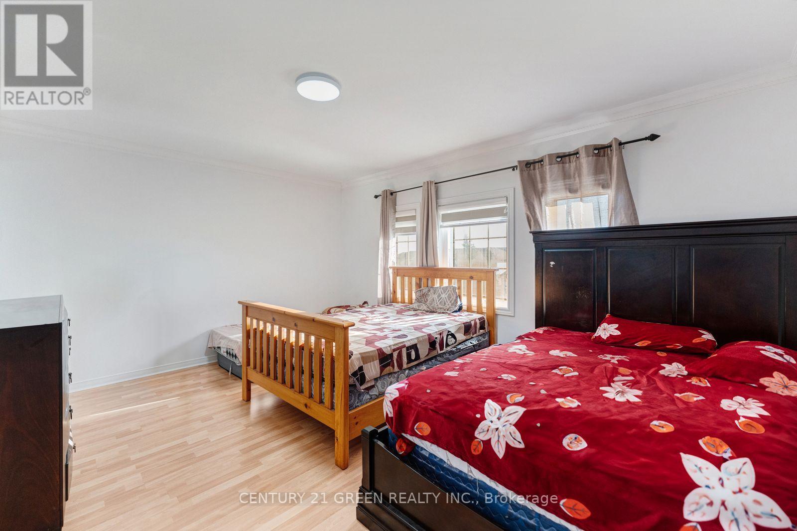 215 KINGKNOLL DRIVE - 25