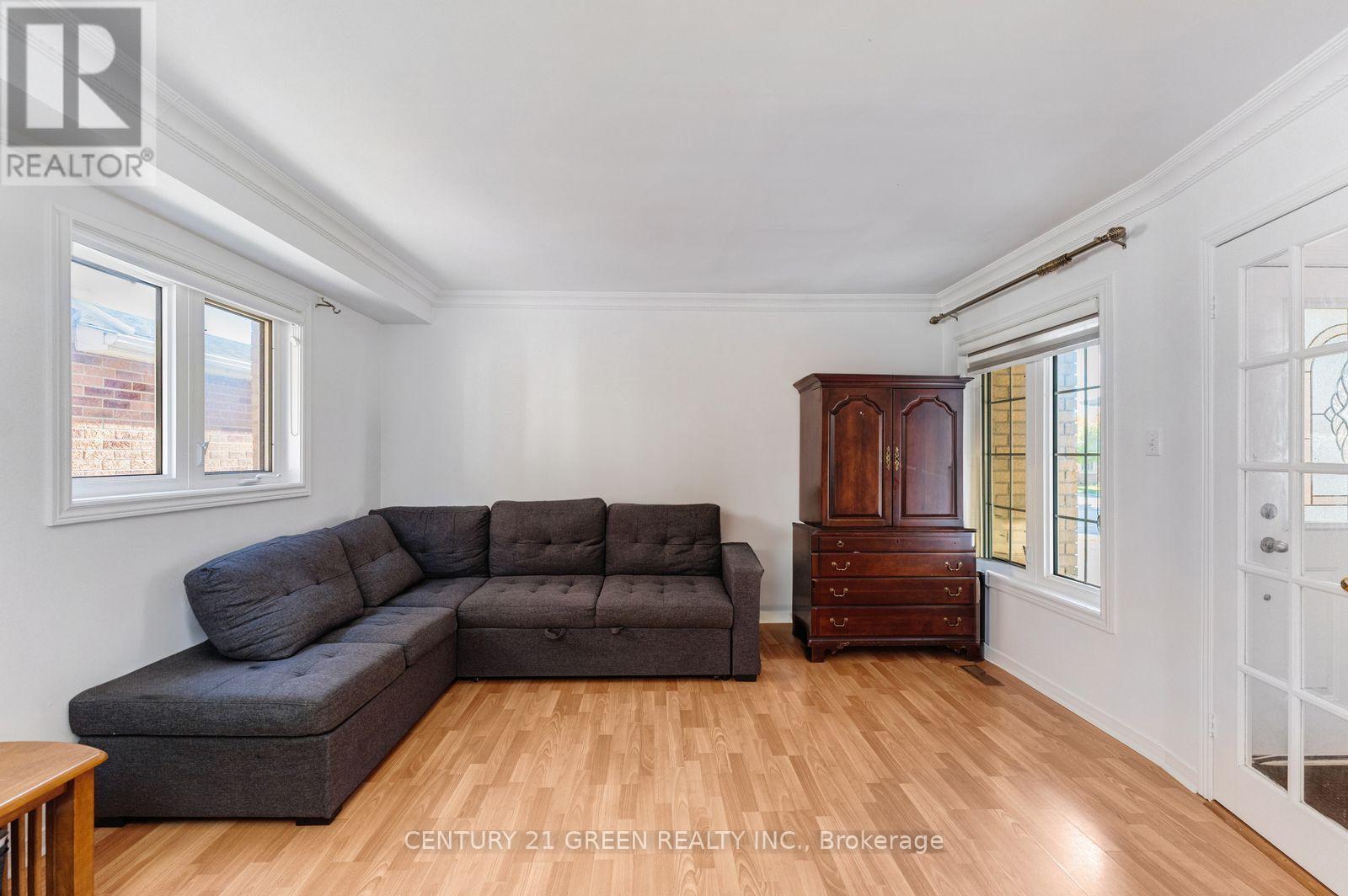 215 KINGKNOLL DRIVE - 12