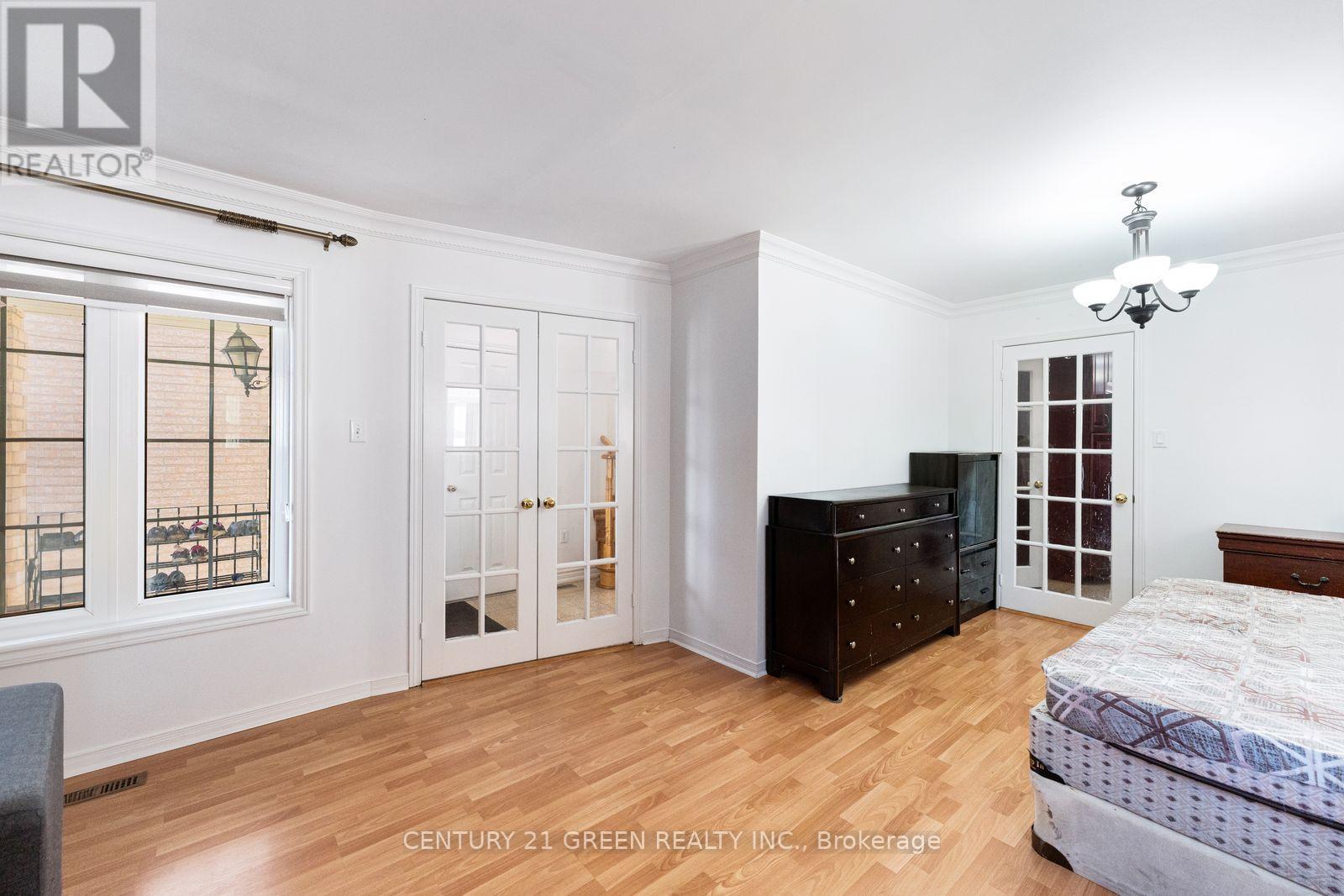 215 KINGKNOLL DRIVE - 14