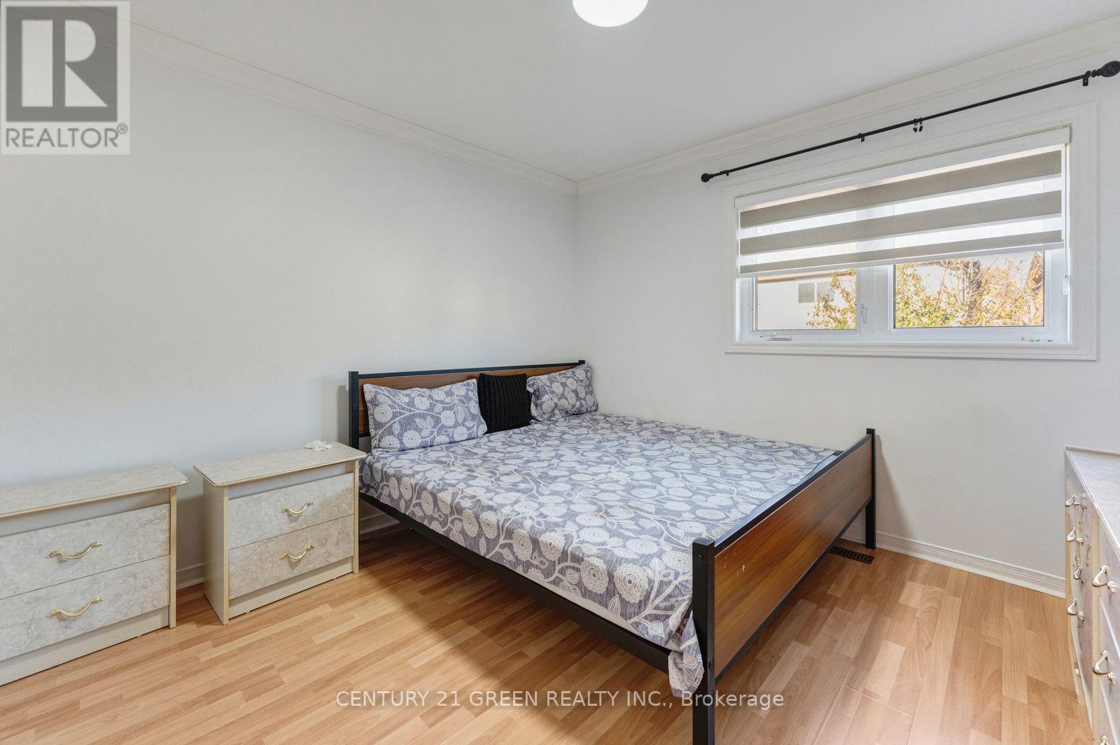 215 KINGKNOLL DRIVE - 38