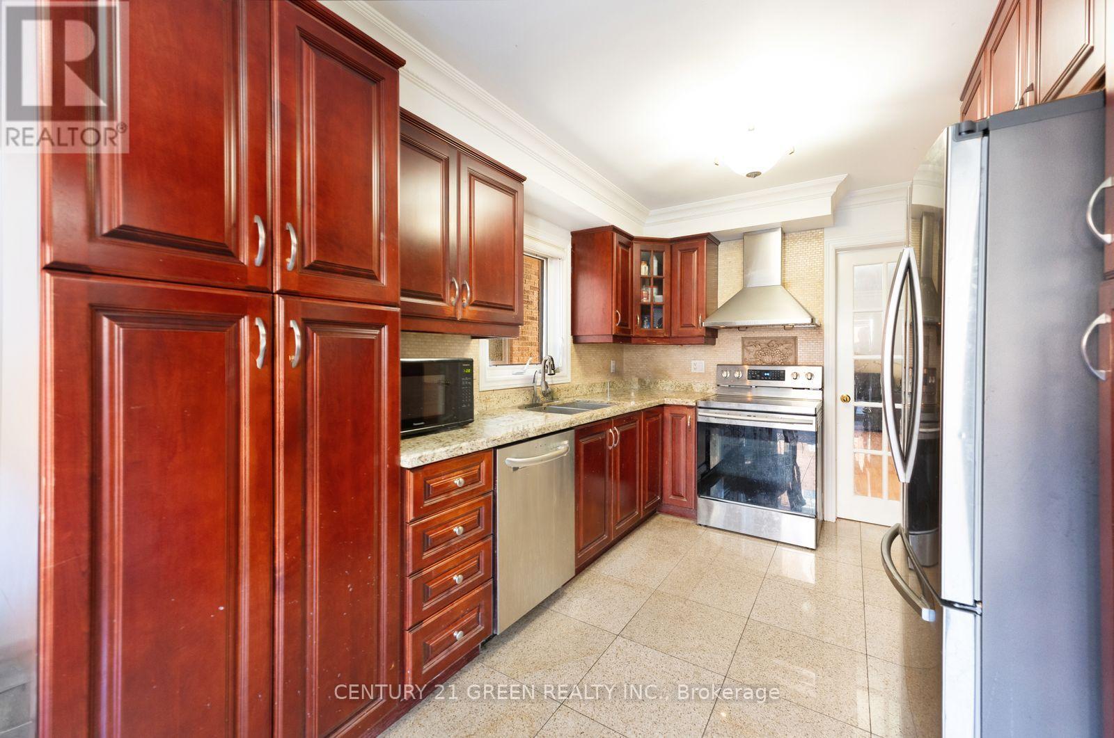 215 KINGKNOLL DRIVE - 20