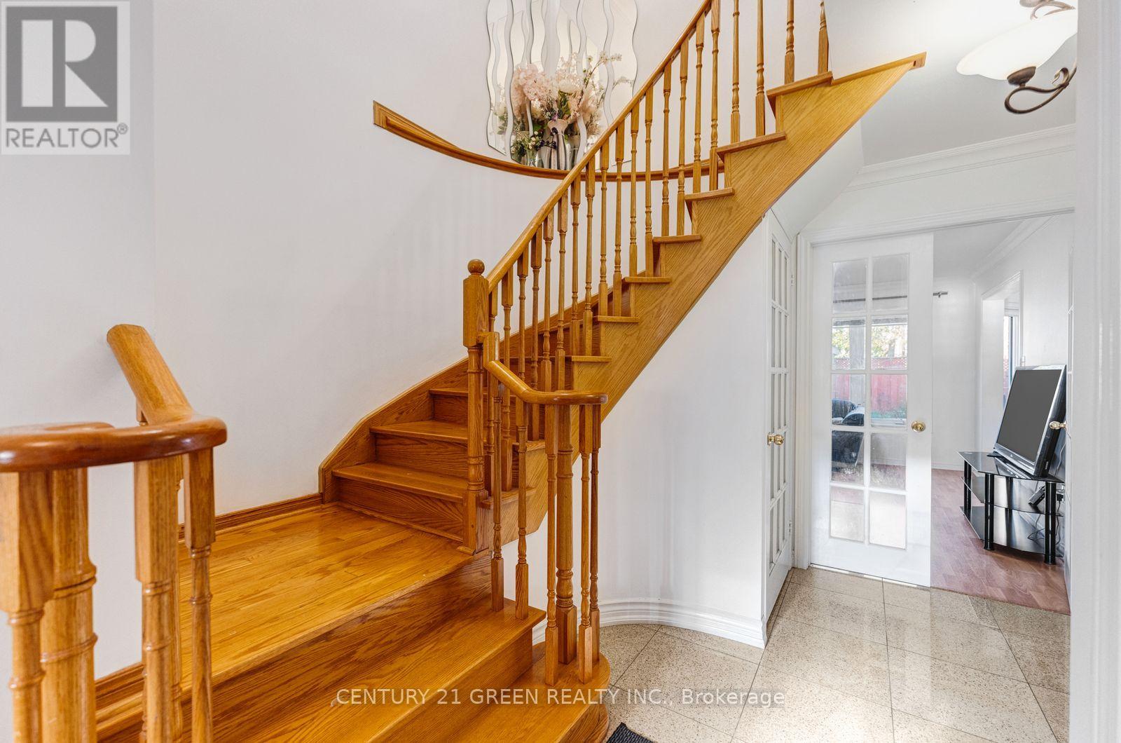 215 KINGKNOLL DRIVE - 10