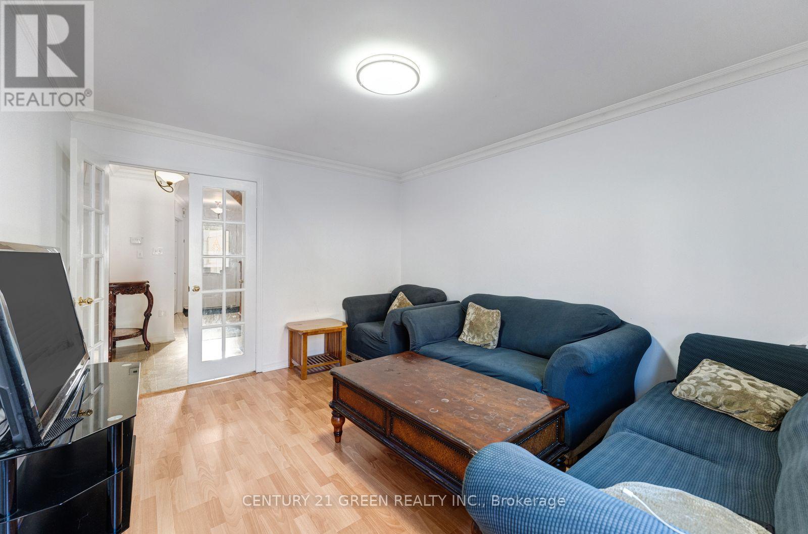 215 KINGKNOLL DRIVE - 16