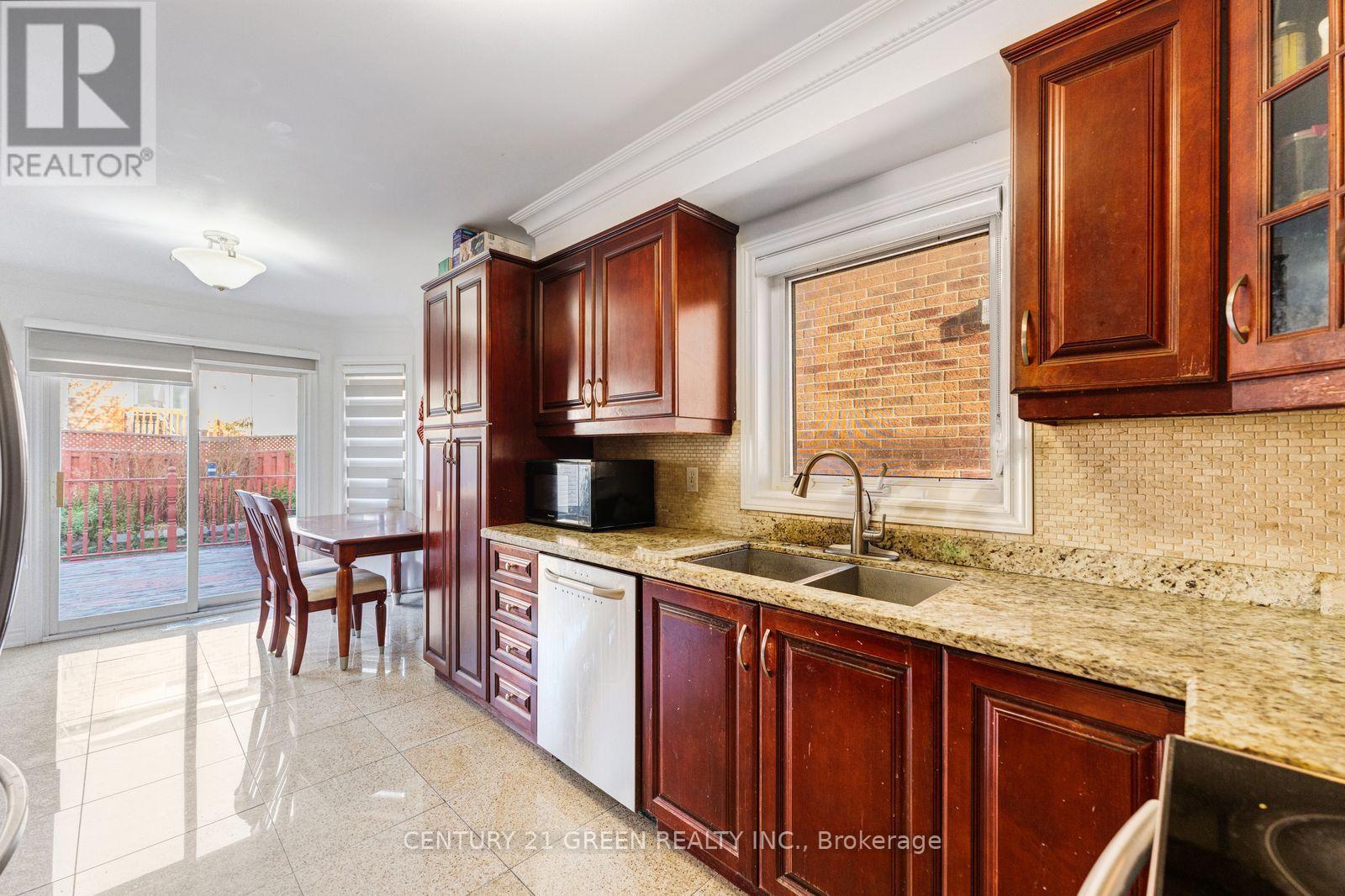 215 KINGKNOLL DRIVE - 22