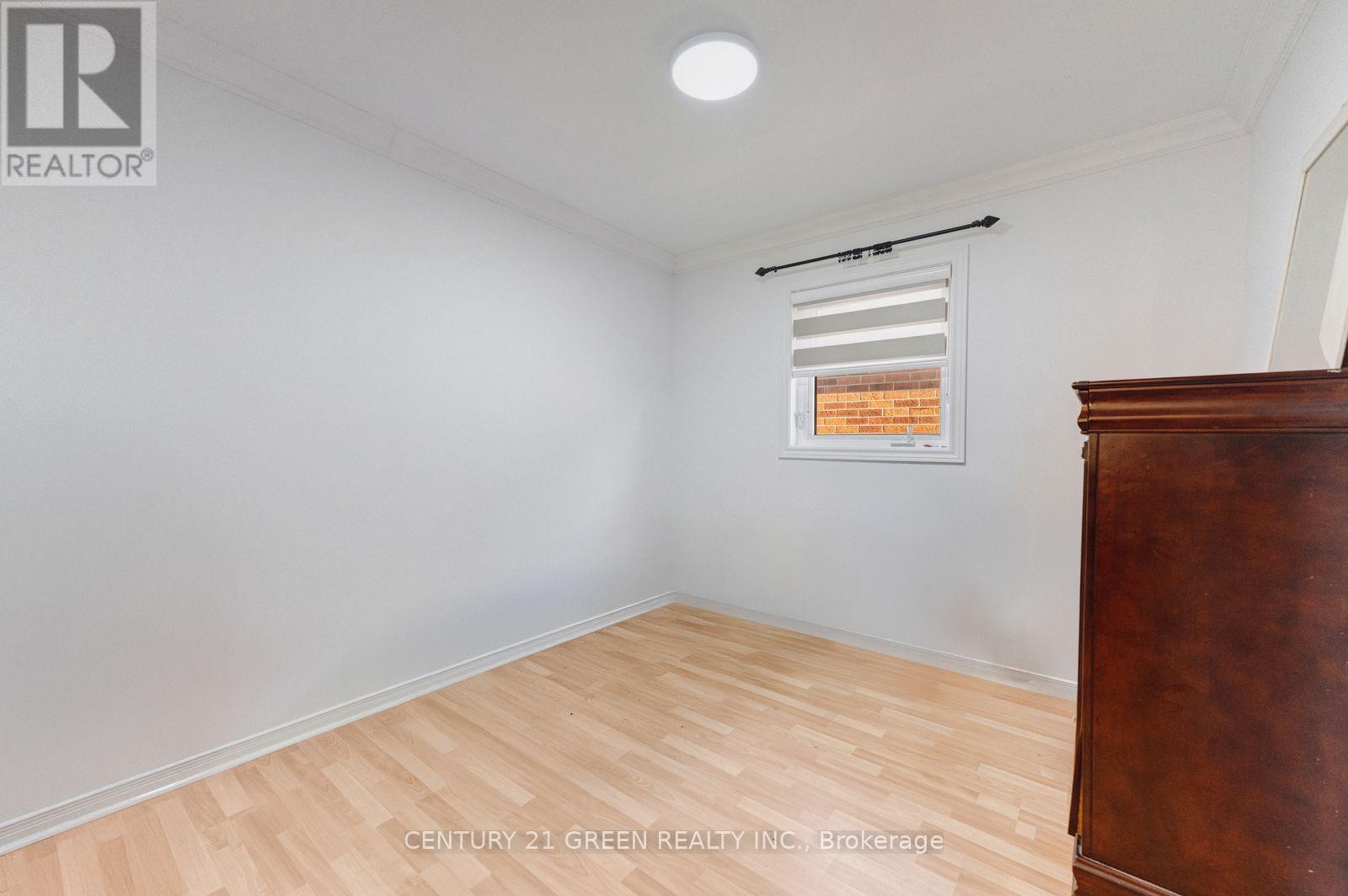 215 KINGKNOLL DRIVE - 33