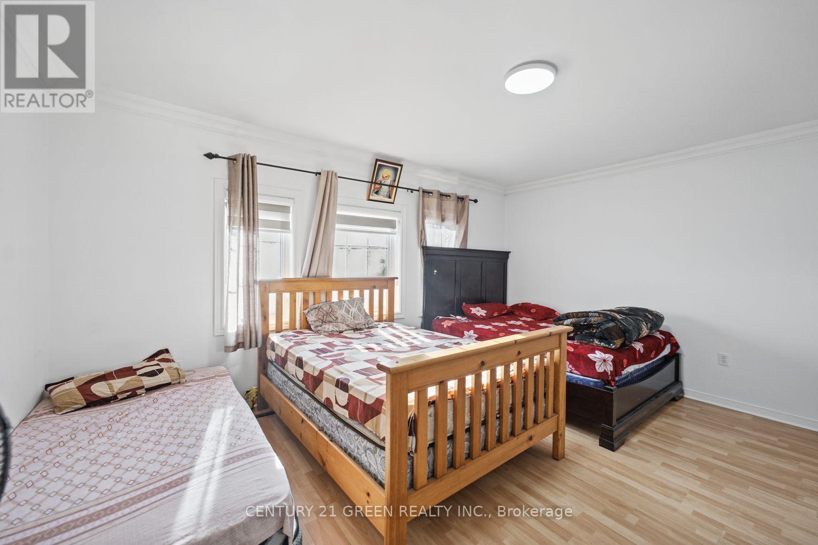 215 KINGKNOLL DRIVE - 31