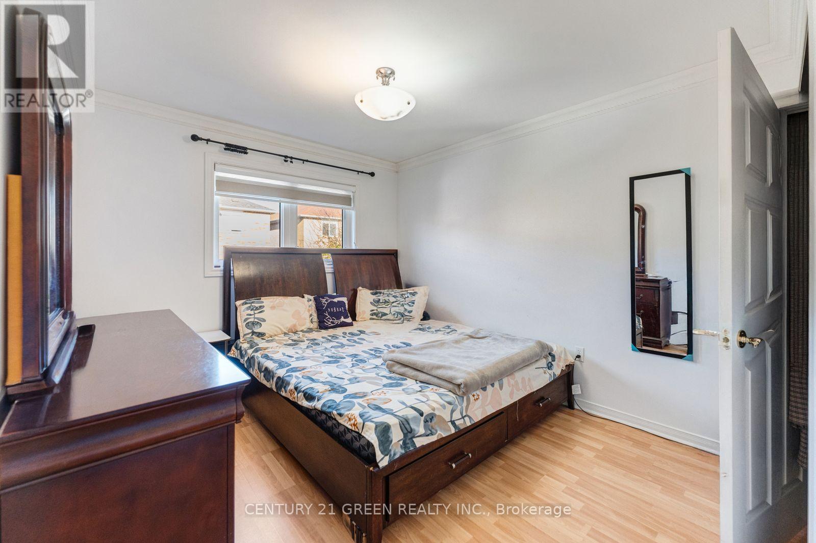 215 KINGKNOLL DRIVE - 35