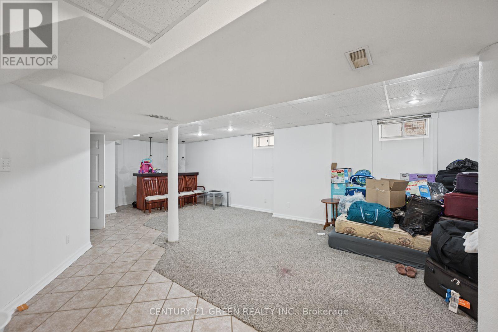 215 KINGKNOLL DRIVE - 47