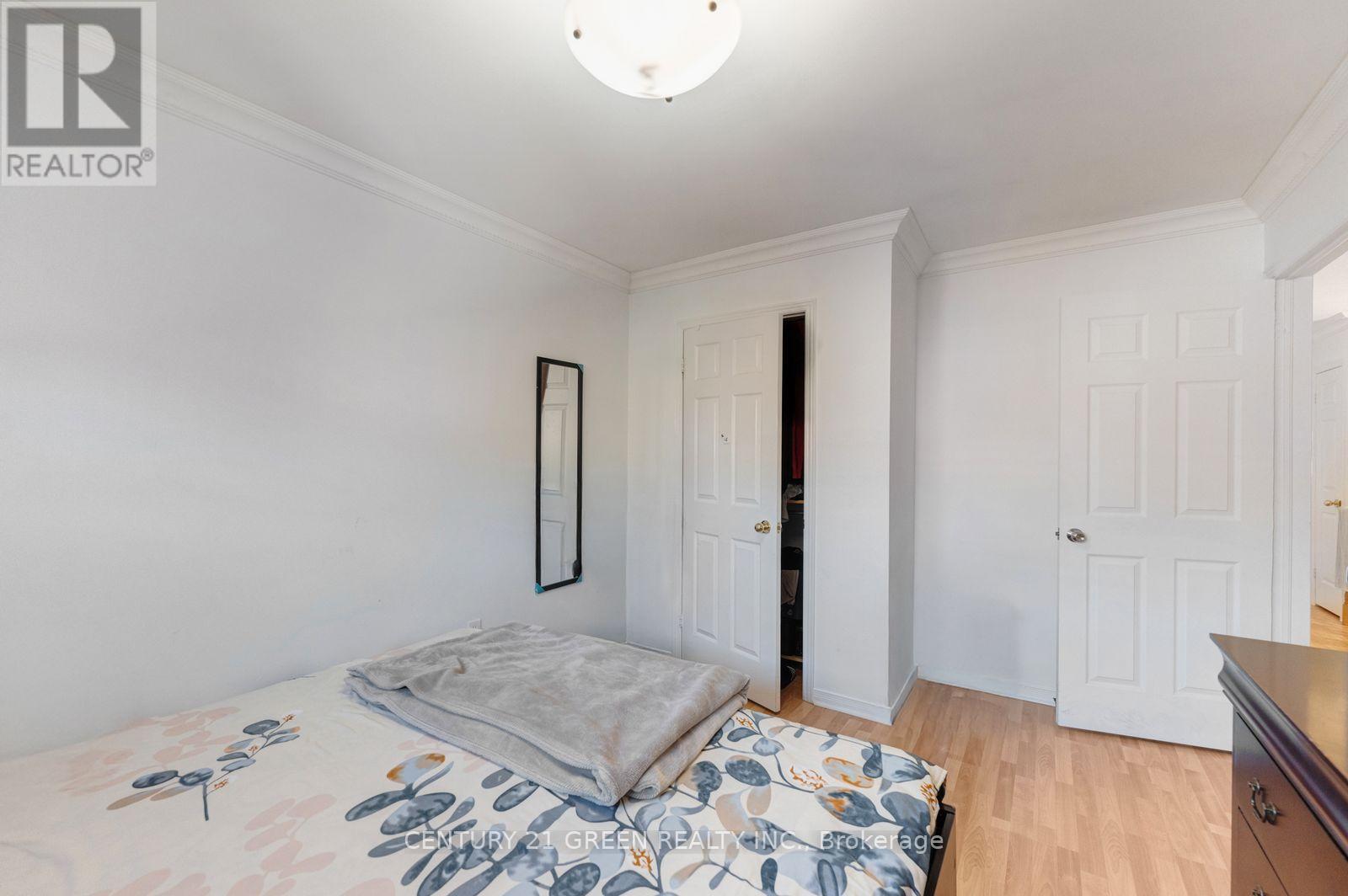 215 KINGKNOLL DRIVE - 37