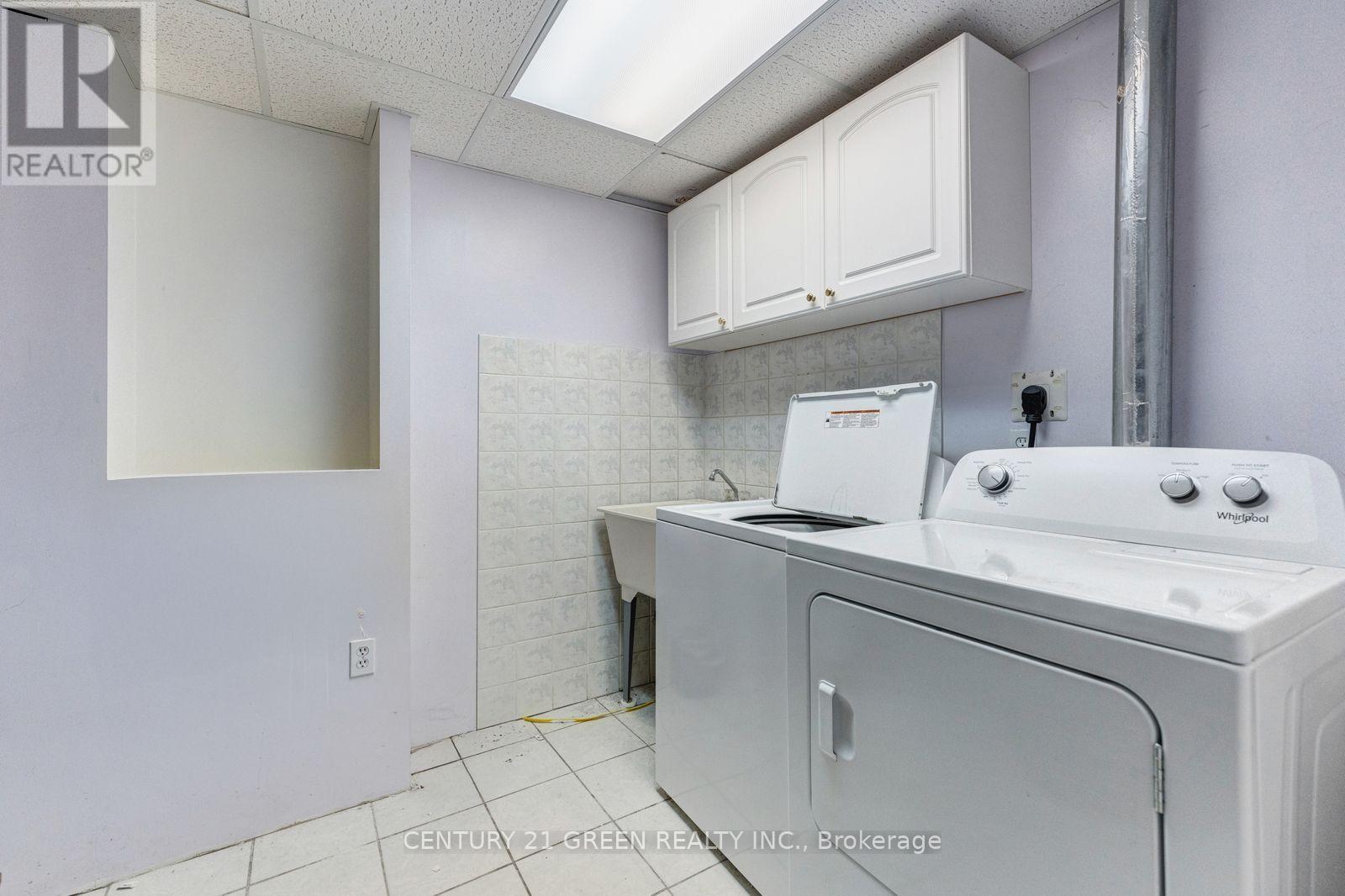 215 KINGKNOLL DRIVE - 44
