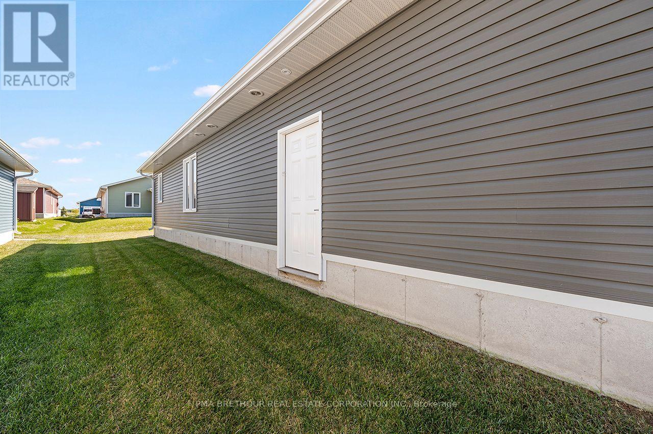 256 Lake Breeze Drive, Ashfield-Colborne-Wawanosh, ON photo 2