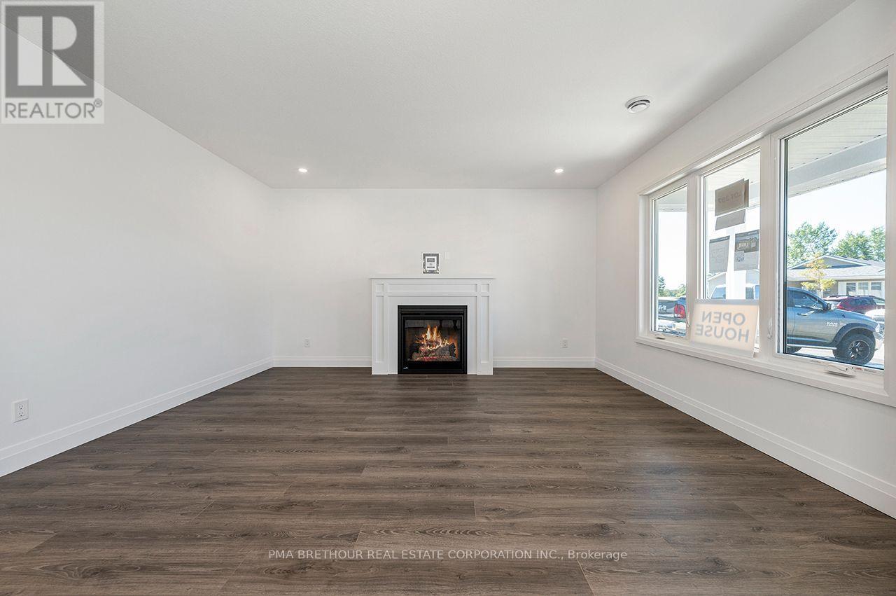 256 Lake Breeze Drive, Ashfield-Colborne-Wawanosh, ON photo 8