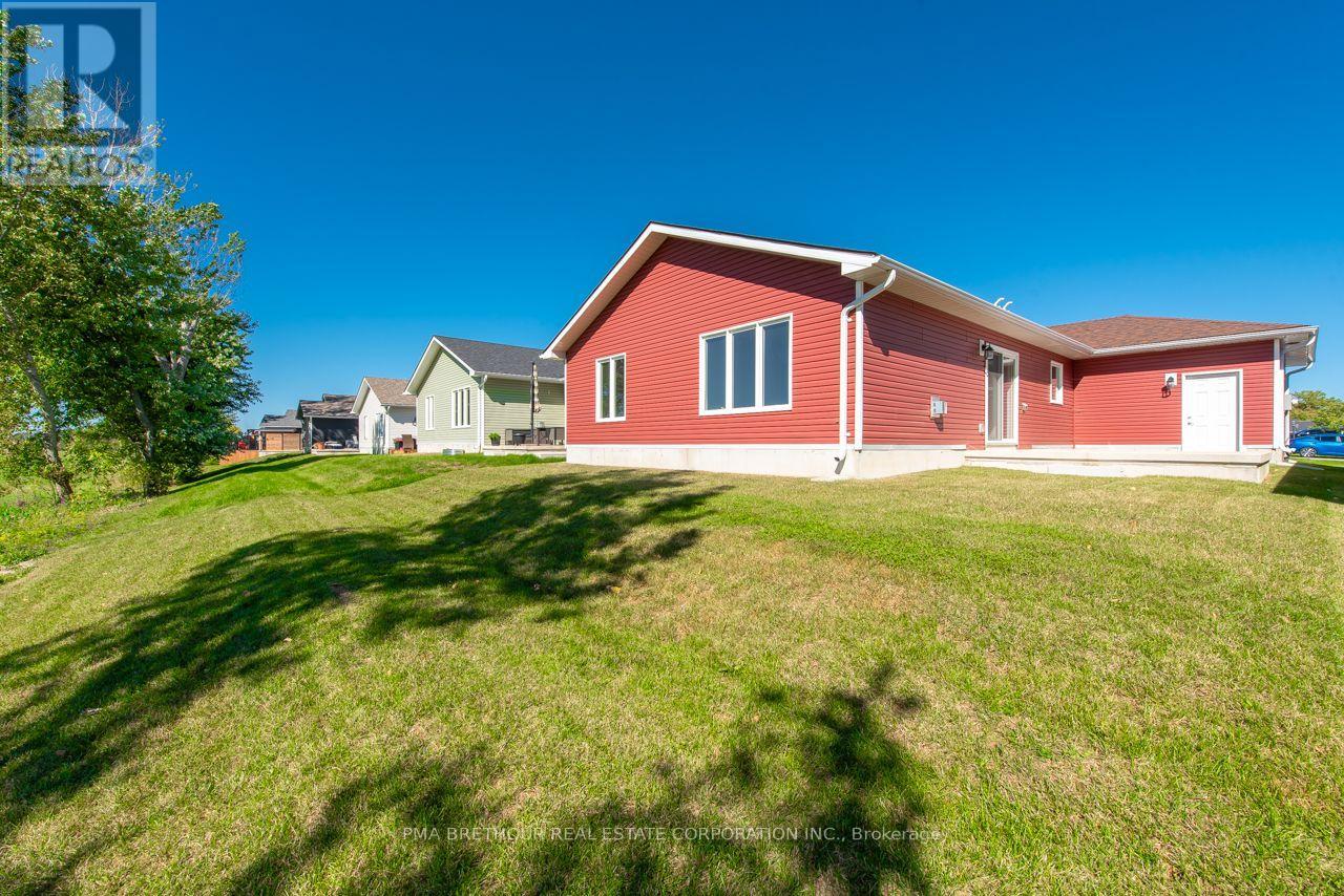 267 Lake Breeze Drive, Ashfield-Colborne-Wawanosh, ON photo 4