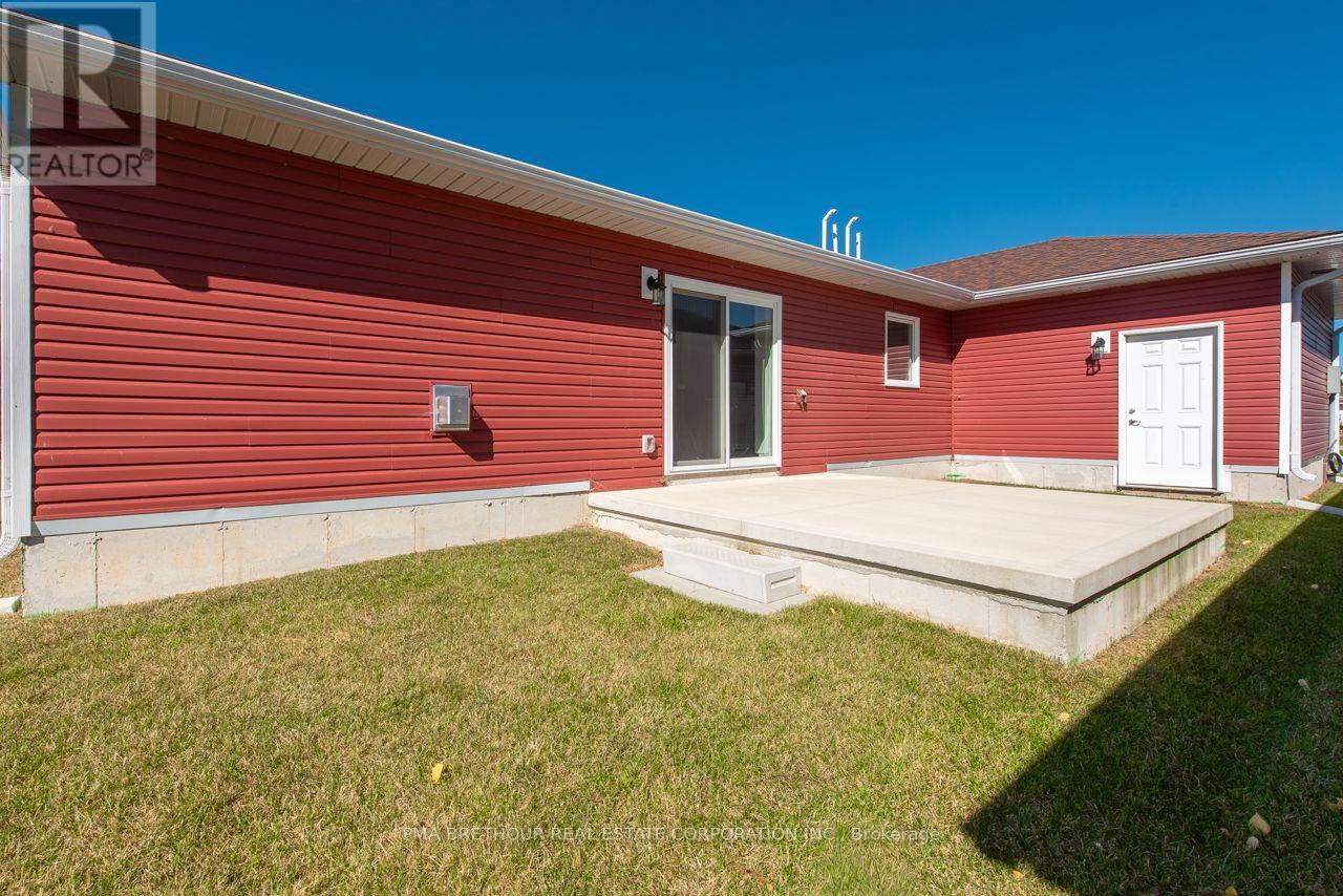 267 Lake Breeze Drive, Ashfield-Colborne-Wawanosh, ON photo 5