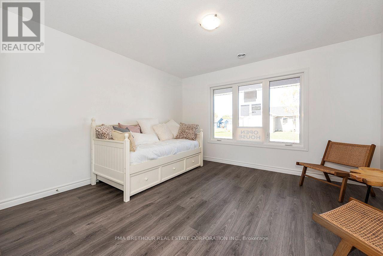 267 Lake Breeze Drive, Ashfield-Colborne-Wawanosh, ON photo 9