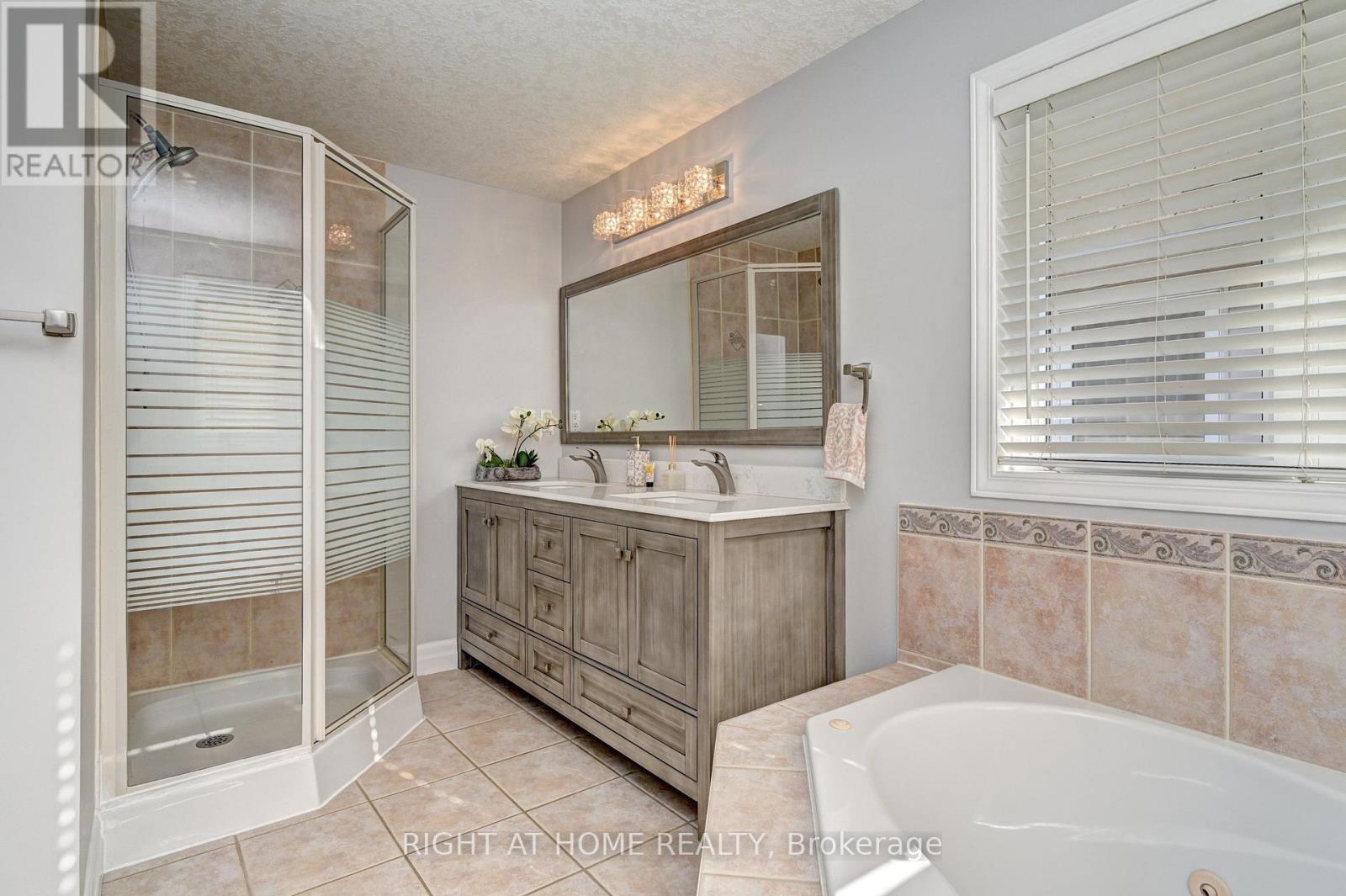 733 Chesapeake Drive, Waterloo, ON photo 29