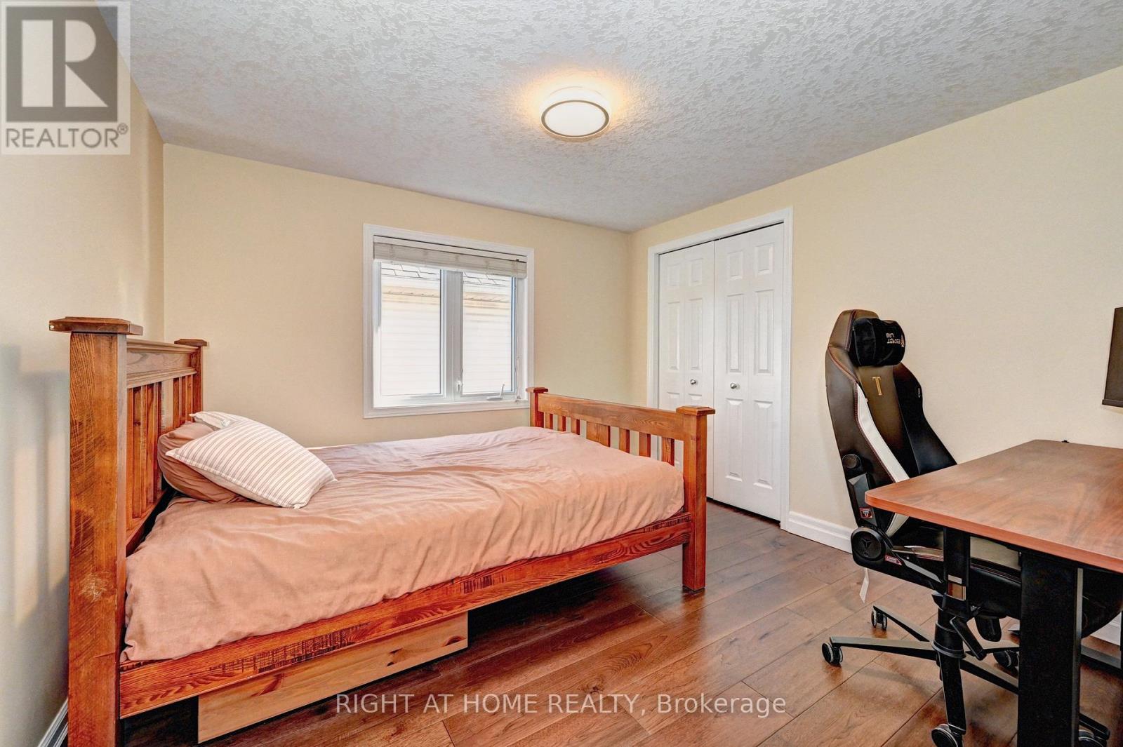 733 Chesapeake Drive, Waterloo, ON photo 37