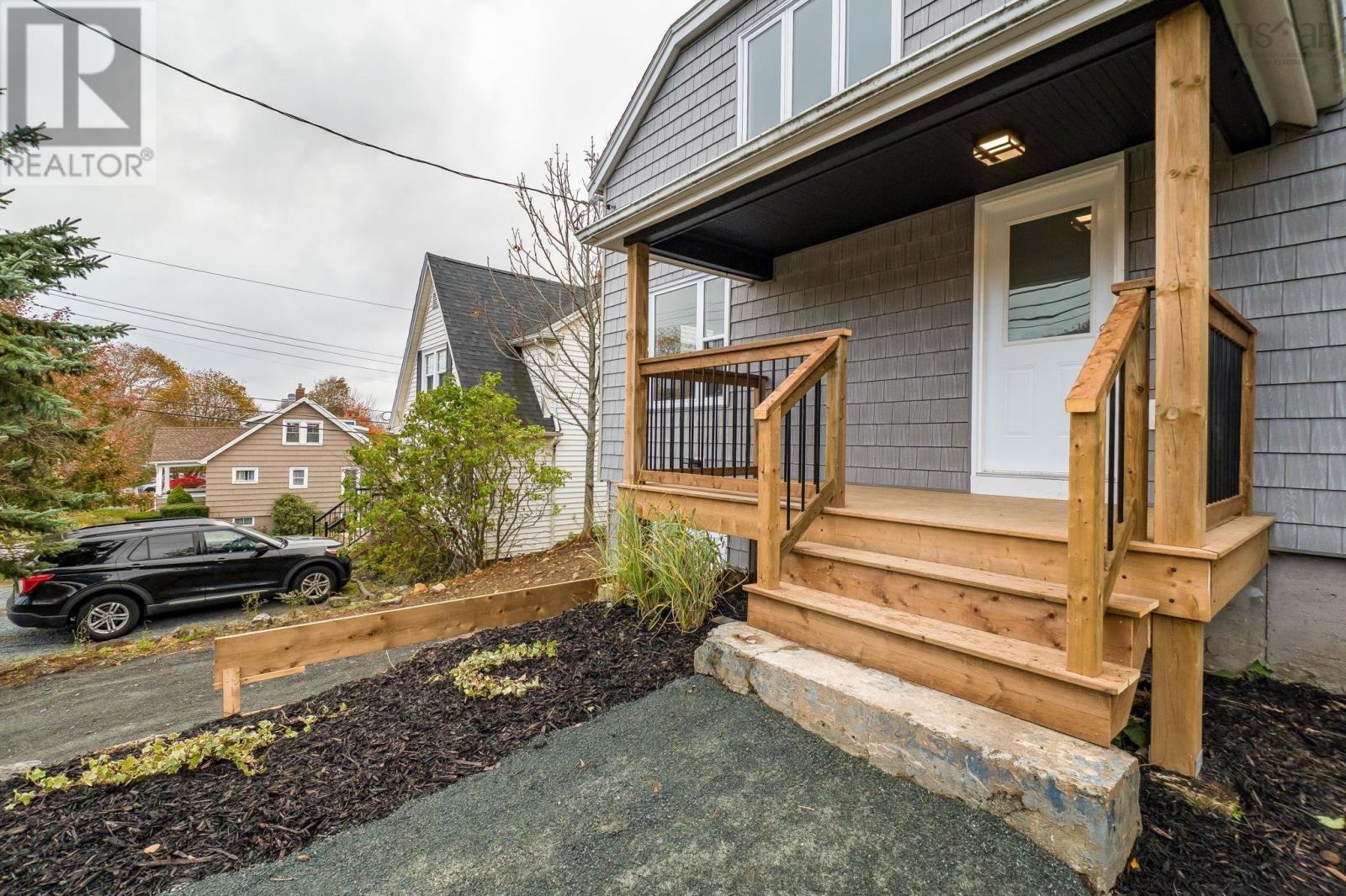 534 St. Margaret's Bay photo 2