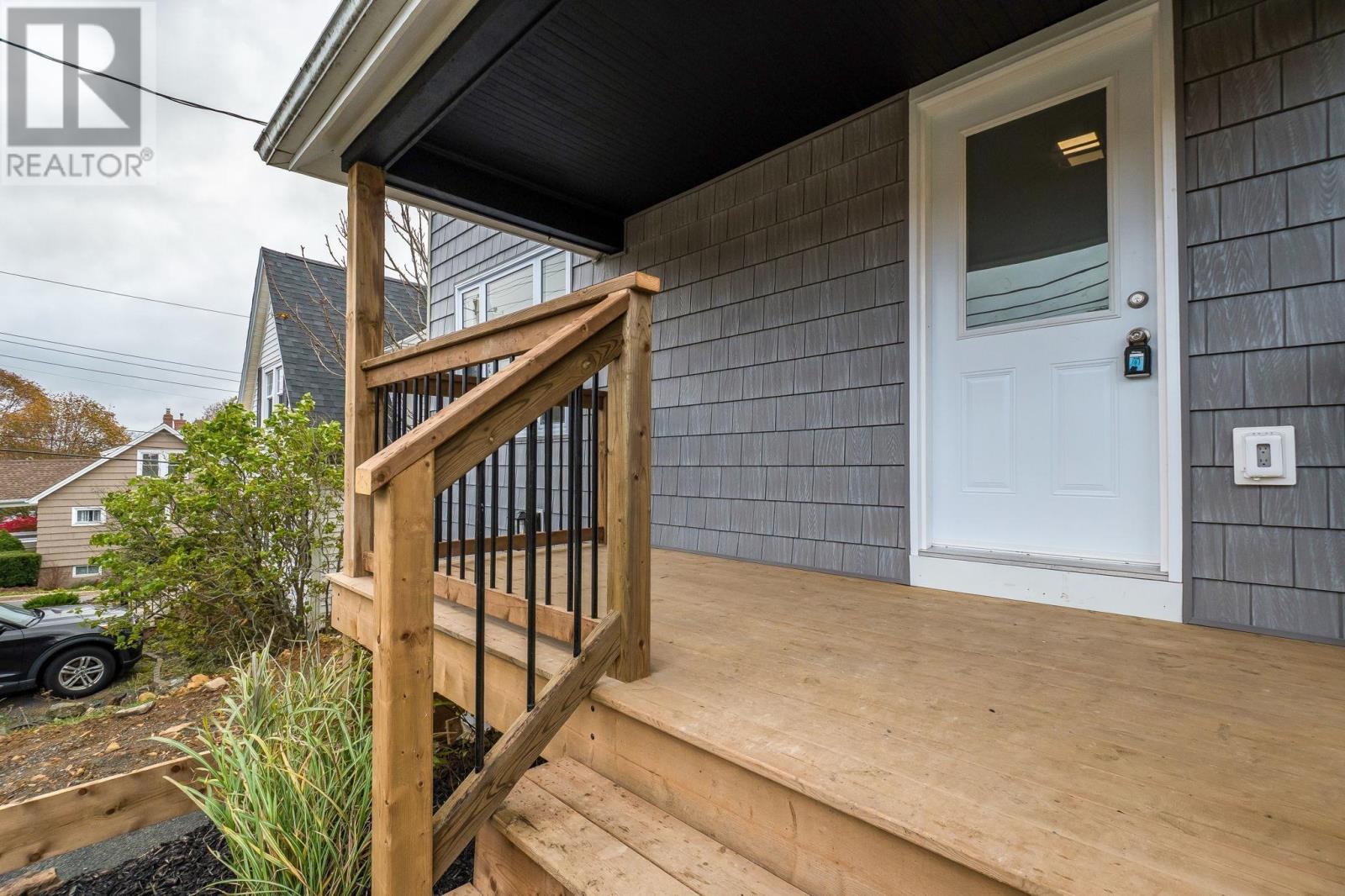 534 St. Margaret's Bay photo 3