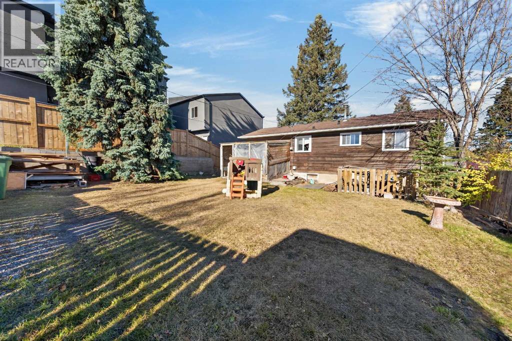 6503 33 Avenue NW photo 11