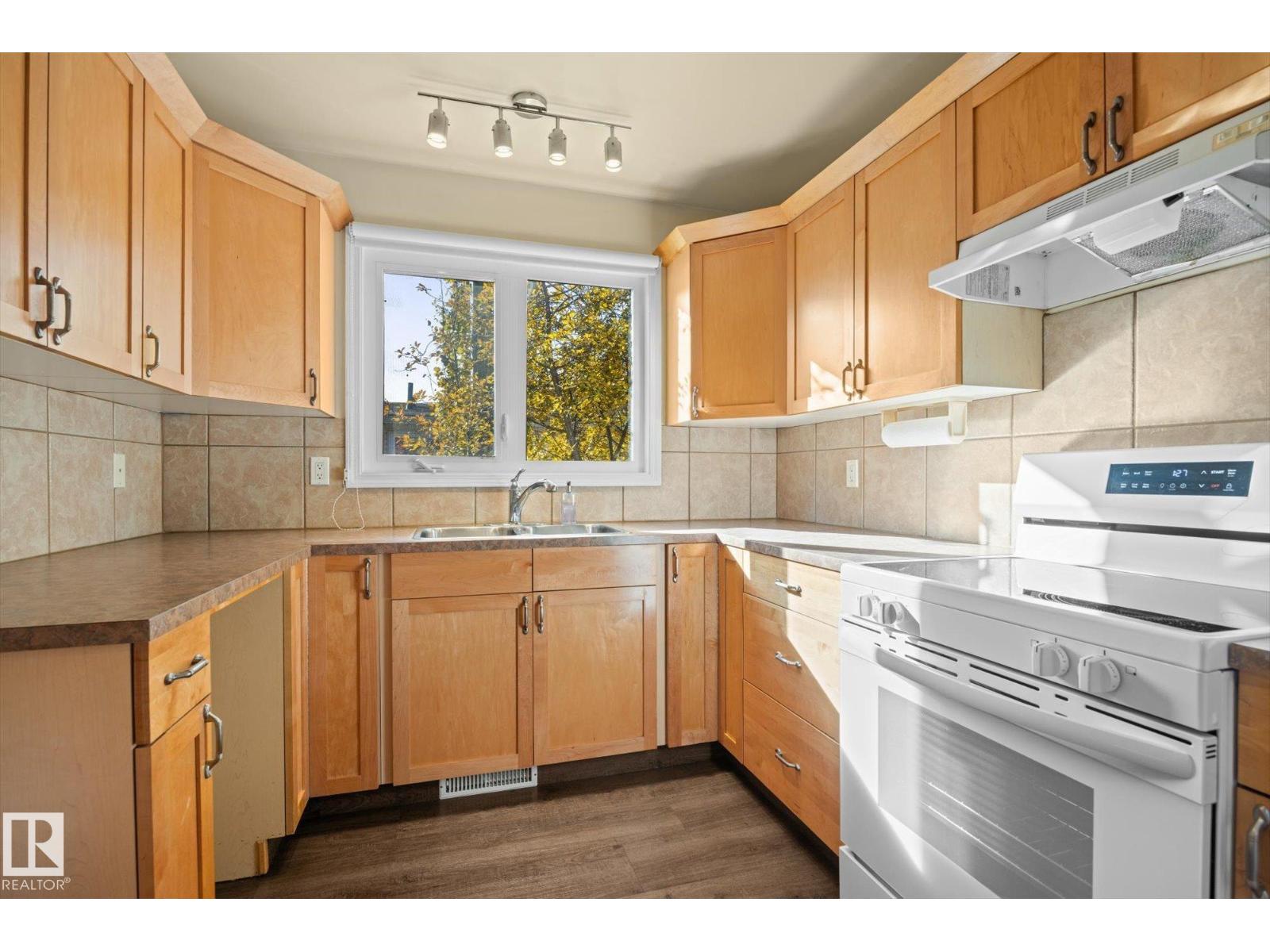 15 FALCON CR, St. Albert — photo 10