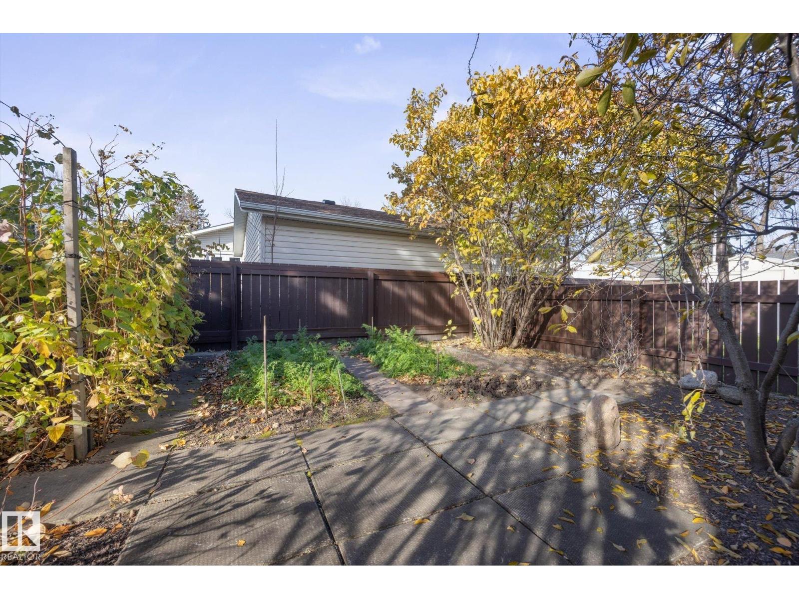 15 FALCON CR, St. Albert — photo 35