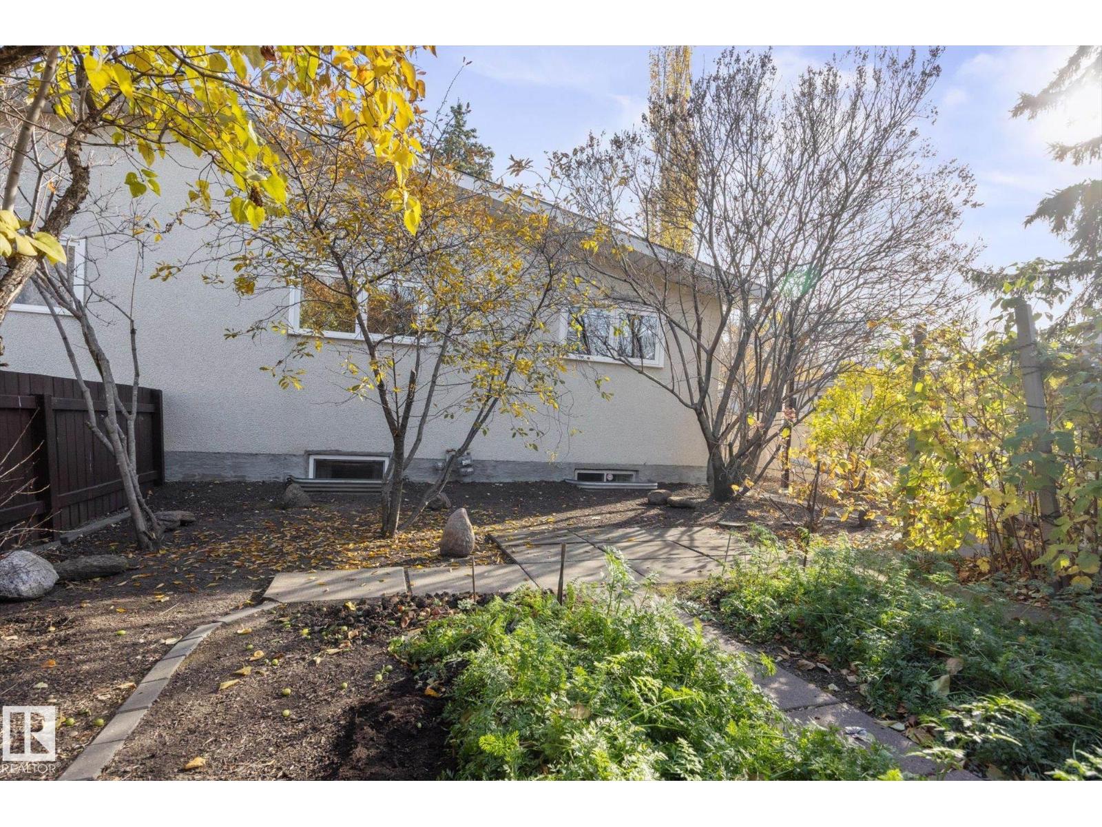 15 FALCON CR, St. Albert — photo 36