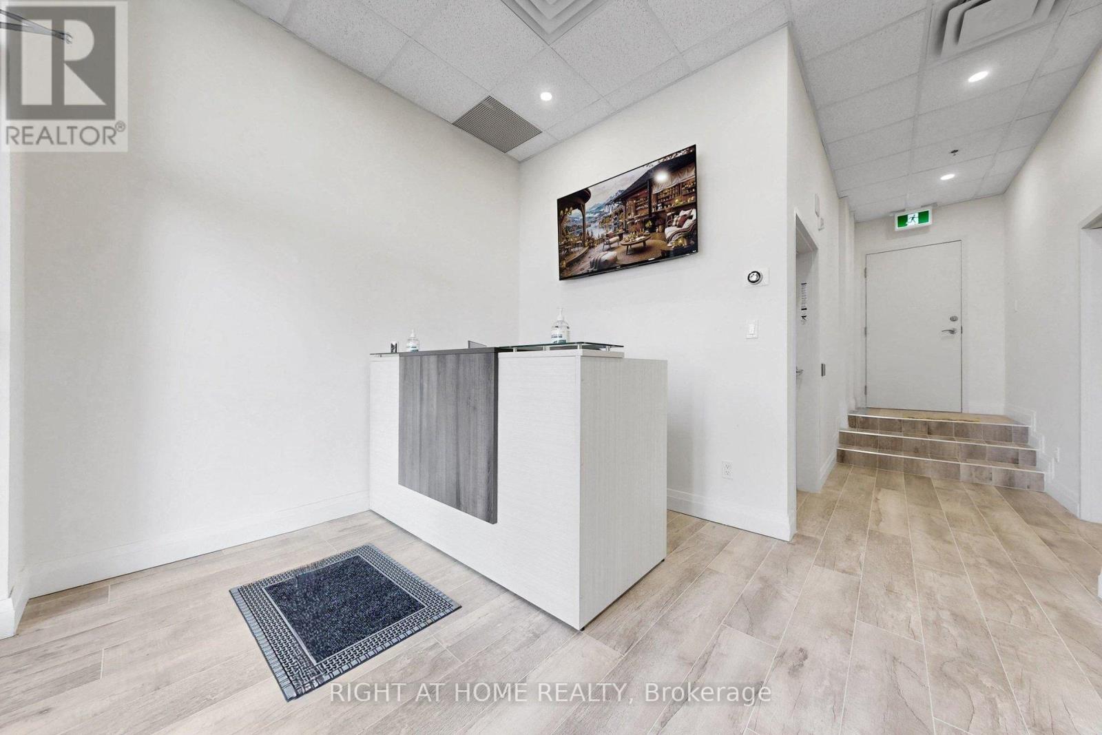 701 Sheppard Unit 125 photo 4
