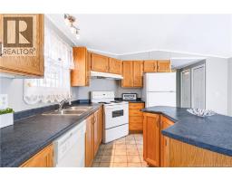 11 Senator Drive, photo 7