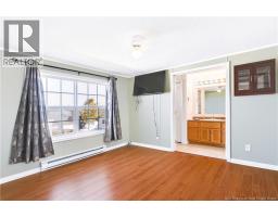 11 Senator Drive, photo 15
