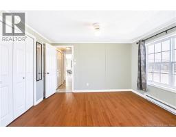 11 Senator Drive, photo 18