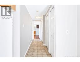 11 Senator Drive, photo 23